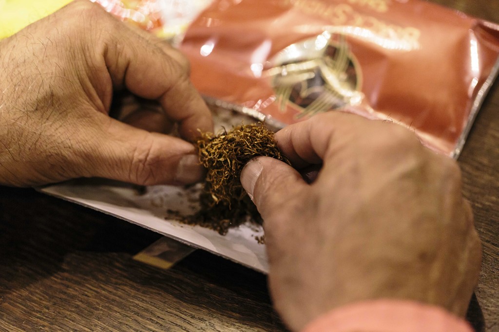 保存版 手巻きタバコ用ロー ラーを使ったシャグの巻き方 初心者 Lightning