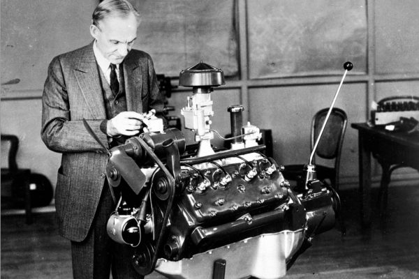 アメリカ車の歴史を変えたフラットヘッドV8とスモールブロックOHVの2つのエンジン。
