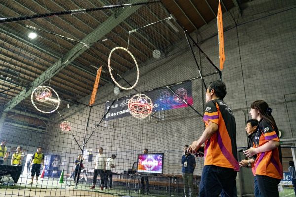 動画でマスター! ドローンサッカーのルールを覚えて始めてみよう。