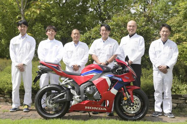 ついに復活 ! 先進の電子デバイスで武装したHONDA CBR600RR