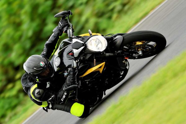 まるでオートマ! なクラッチシステムを搭載『MV AGUSTA DRAGSTER 800 RR SCS』