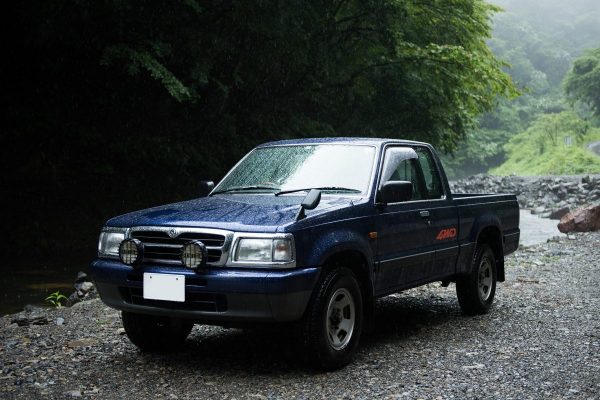 釣りを愛する趣味人の愛車は、マツダのピックアップ「プロシード」でした。