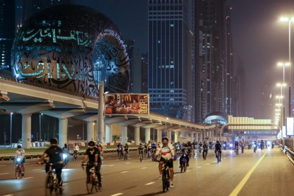 ドバイの主要高速道路を貸切に!2万人以上が参加した「第1回ドバイ・ライド 2020」