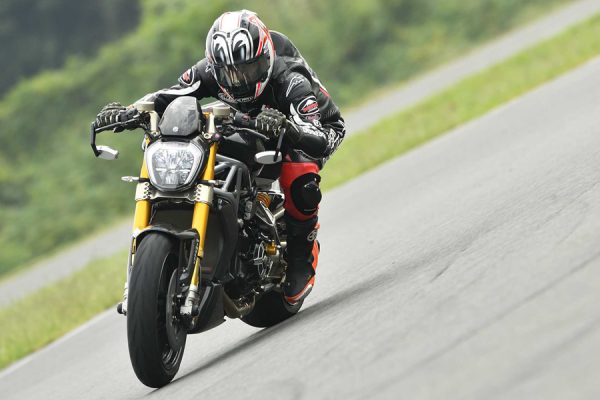 モトコルセのディアベルカスタム『DUCATI XDIAVEL DXD』に中野真矢が乗ってみた!