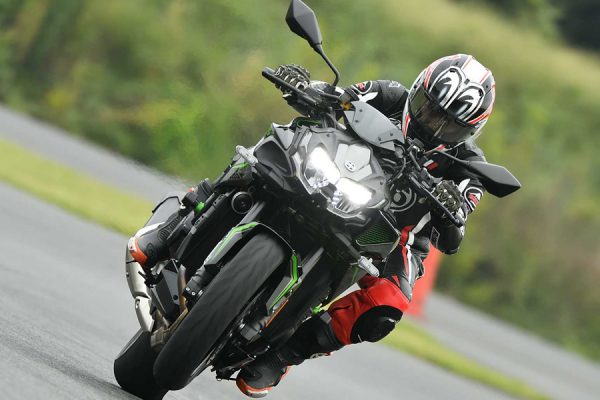 元MotoGPライダー中野真矢が乗りたいバイクをインプレ! スーパーネイキッドの評価は?