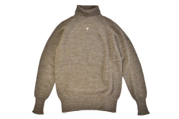 ネルシャツとの相性抜群!今季おすすめしたい上品に見える“ハイネック”【8選】