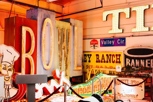 かつての街並みの断片が詰め込まれた、カリフォルニアの不思議な店に潜入!