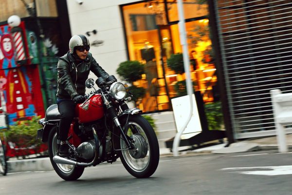 自分らしさをプラスする、正統派な英国旧車の楽しみ方。
