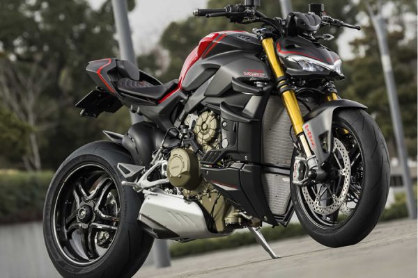 スーパーネイキッド「ストリートファイターV4S」をモトコルセがカスタム!