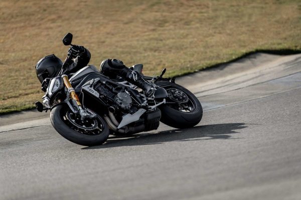 Moto2の技術を投入! TRIUMPH SPEED TRIPLE1200RS