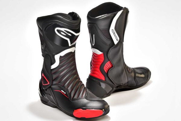 MotoGPライダーも愛用するALPINESTARSのレーシングスーツ