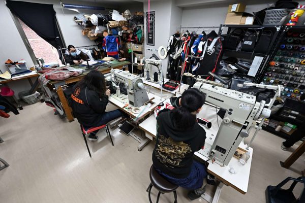 体型が変わったライダーに朗報! デグナーのツナギ『お直し』を体感!