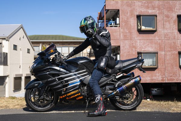 人気ギタリスト&ユーチューバーが愛用しているクシタニ製品を紹介!! 今回はグローブ編