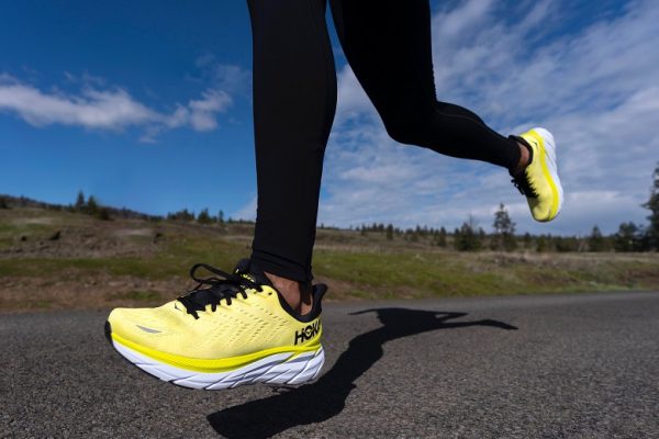 HOKA ONE ONEの最新作「CLIFTON 8」が6月より発売開始。定番ロードランニングシューズが全面アップデート