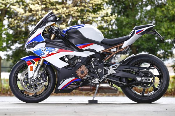 市販製品が満載! アエラの技術が詰まったデモンストレーションマシン『BMW S1000RR』