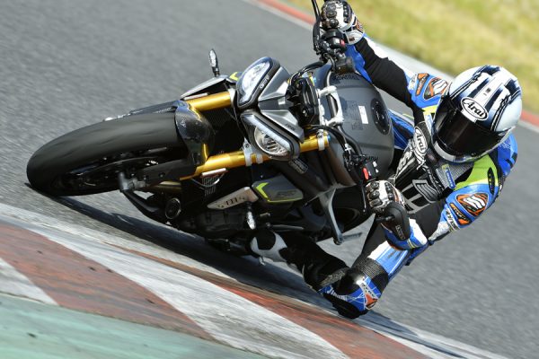 元世界チャンピオン原田哲也が最新モデルをインプレ『TRIUMPH SPEED TRIPLE 1200RS』