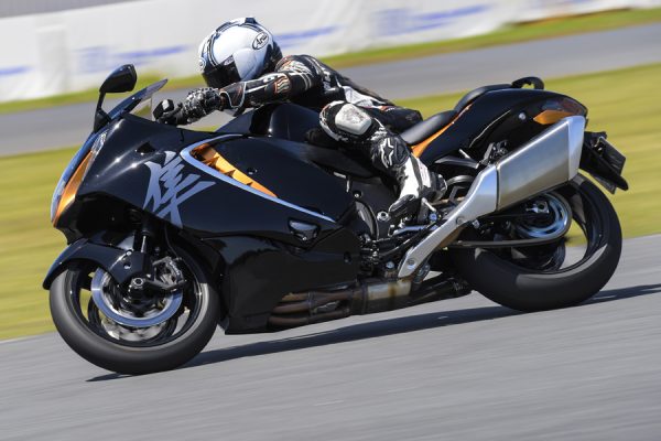 見た目からは想像できない大幅進化! 元GPライダー原田哲也がその実力をインプレする!