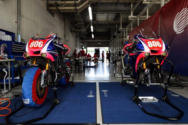 信頼の絆を深めて、より強固なチームに NCXX RACING with RIDERS CLUB