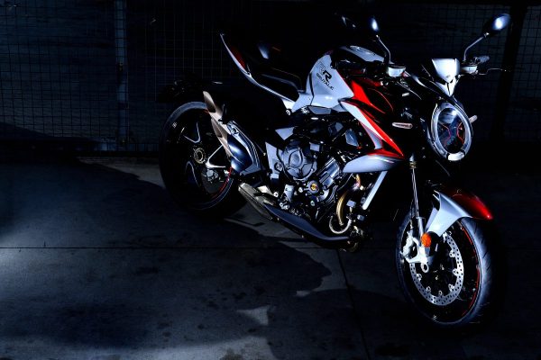 元MotoGPライダーの中野真矢がMVアグスタの新型BRUTALE RR SCSをインプレッション