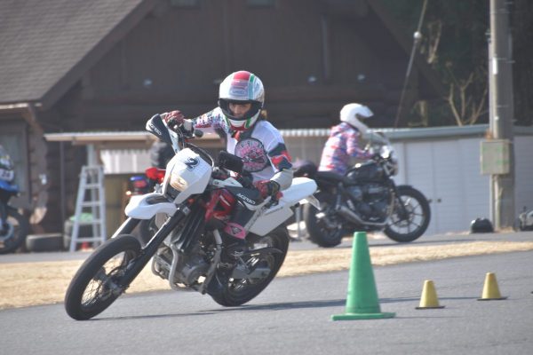 バイク女子部の「Ride on Time」バイク女子はライディングスクールがお好き!?
