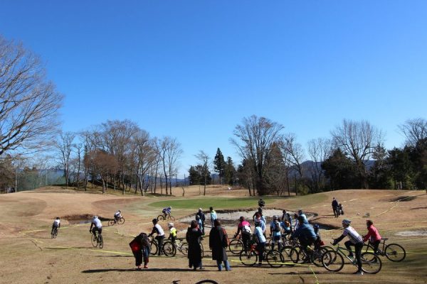 高嶺の森ゴルフ場でシクロクロス合宿! ロードで参加できる初心者向けイベントも同時開催