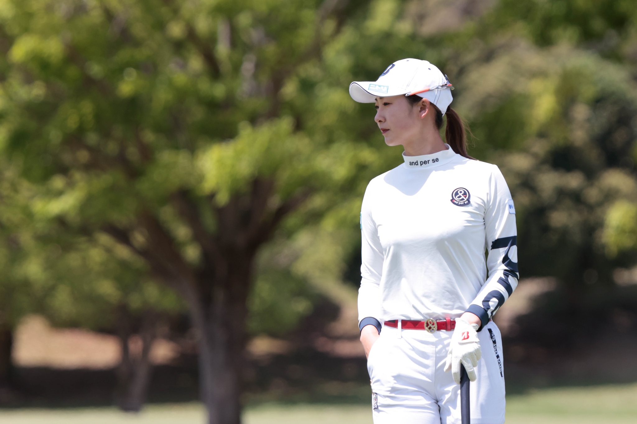 女子プロのファッションを参考に今が旬のモックネックを着こなそ