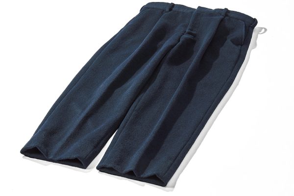 ラグジュアリー感漂う上品な極上パンツ。「オブシディアン」のアンゴラパンツ