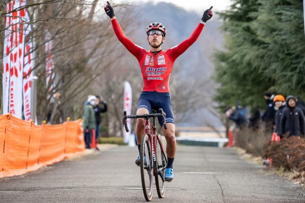 沢田 時が独走勝利、女子は全日本女王の小川咲絵が優勝|東北シクロクロス第4戦ざおうさまカップ