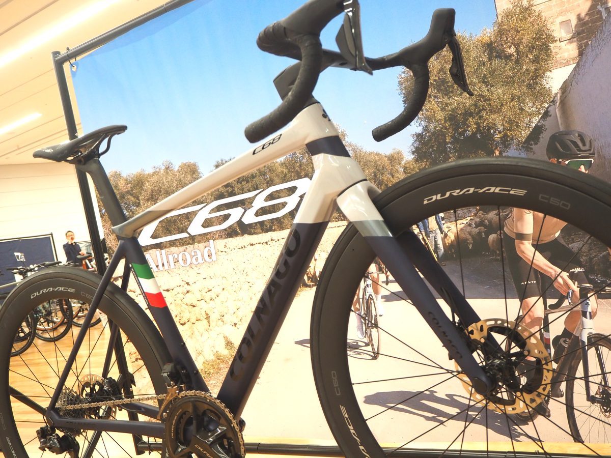 アキボウ展示会でコルナゴの新作オールロードバイク初披露｜COLNAGO