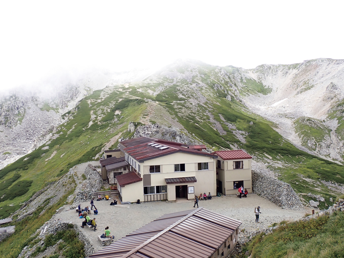 一の越山荘」霊峰立山のお膝元｜北アルプス山小屋大全 | PEAKS