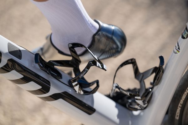 エリートからボトルケージ「CUSTOM RACE X」と人気ボトル「FLY TEX」新色が登場|ELITE