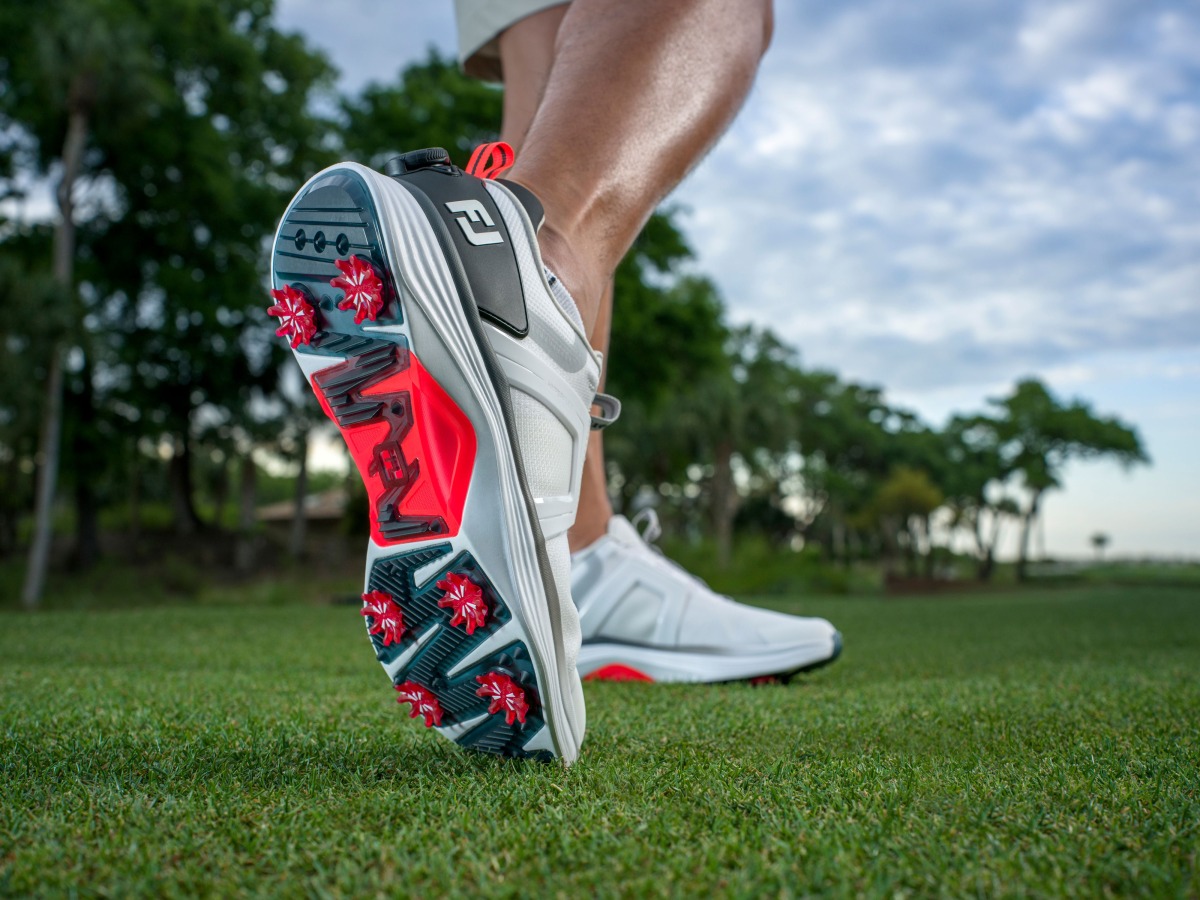 さらに快適性と安定性が向上した次世代アスレチックゴルフシューズ