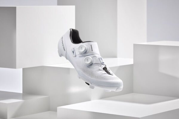 シマノ、革新的な新機構搭載の最高峰グラベルシューズ「S-PHYRE RX910」を発表|SHIMANO
