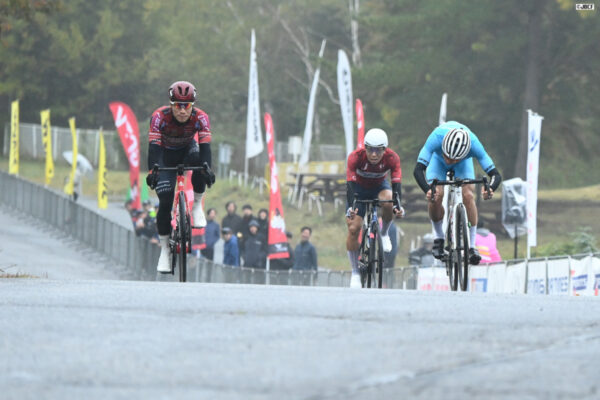 岡篤志が最終戦スプリントを制す 金子宗平が3位でJプロツアー年間総合2連覇を達成