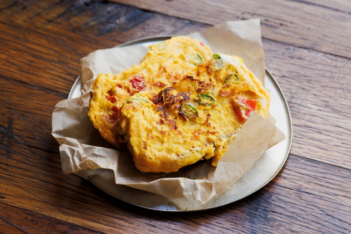 青唐辛子のたまごトースト｜一歩上の味わいを目指す、ワンバーナーでかんたん山ごはん #33