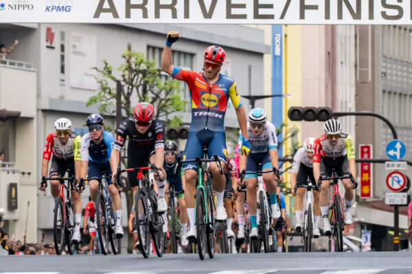 ミランが圧巻スプリントで制す! リドル・トレックが完全支配しクリテリウム6連覇の偉業達成