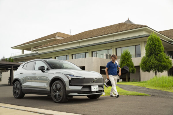 ボルボ史上最小のEVがゴルフカーに最適な理由 EX30クロスカントリー試乗記|BEST GOLF CARS & GOLF SUVS