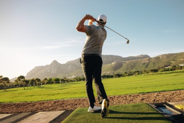 ゴルフモックネックシャツの選び方｜おしゃれで快適なプレーを実現する最新10選