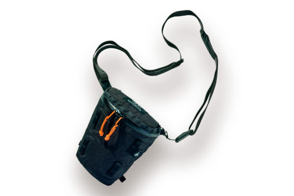 【HYPERLITE MOUNTAIN GEAR】軽量、防水、シンプル。まさに山用カメラバッグの理想形。|ホットな新興ブランドやガレージブランドを調査!【山好きが惚れた気鋭のアイテム vol.5】|PEAKS 2025年12月号