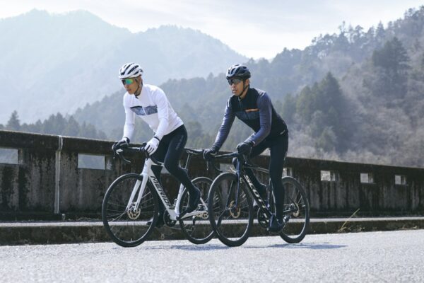 ウィンドブレークジャケットがアップデート 軽量化と撥水性を加え、3つのフィットで展開｜PEARL iZUMi