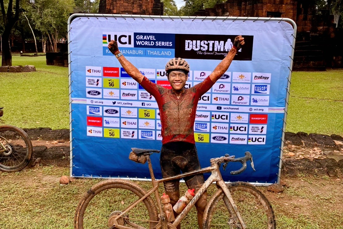 沢田時がタイのUCIグラベルワールドシリーズで独走勝利！ 泥区間でライバルを圧倒し、日本人初快挙