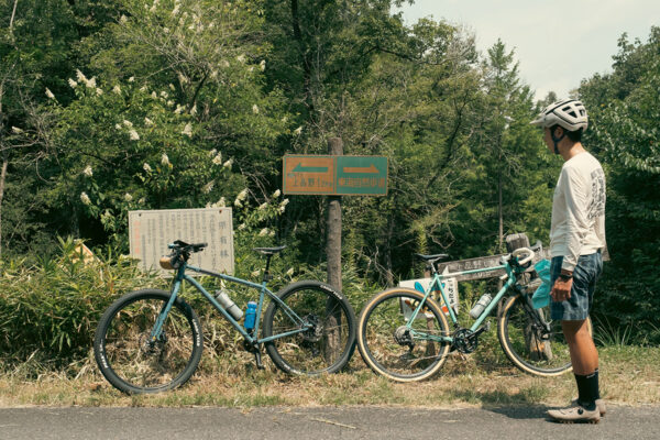 オンとオフ両方で楽しめるスチールバイク「DAVOS（ダボス）」