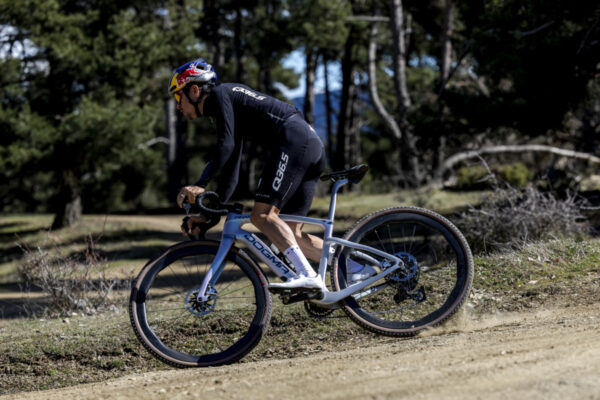 ピナレロが「Pinarello-Q36.5プロサイクリングチーム」のタイトルスポンサーに就任｜PINARELLO