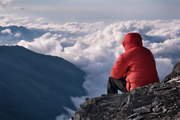 登山用レディースダウンおすすめ12選！【2025年】最強モデルと選び方を紹介