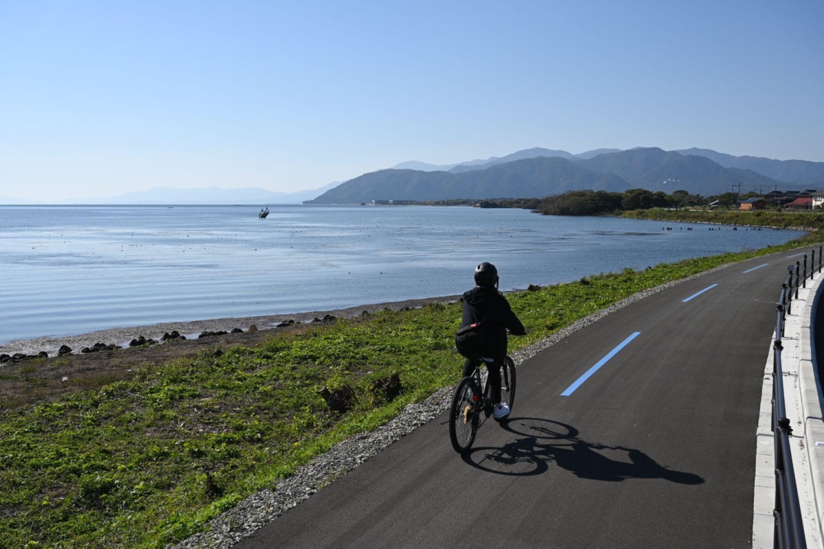琵琶湖岸を走り、古い町並みやヴォーリズ建築を訪ねるプチビワイチ｜滋賀・福井旅先で自転車歩き