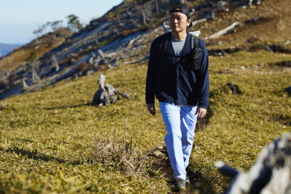 暑がりなあなたの「暑い！→寒い！」を解決！山のプロが作った、登山はもちろん電車もオフィスも快適にするカーディガン