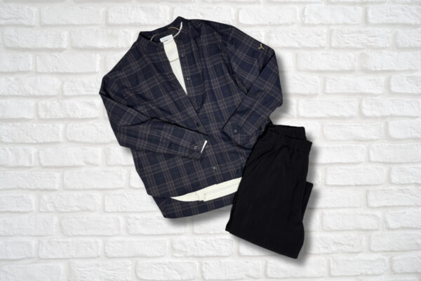 着た瞬間「あ、好き」。山も街も軽やかに［かわり芽］クラシカルをまとうバンドカラーシャツ