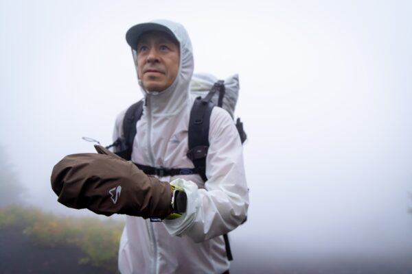 寒さを感じたら装着したいハイブリッドグローブ「マイルストーン／ファストトレイルグローブ2.0」｜これからの山道具図鑑Vol.7