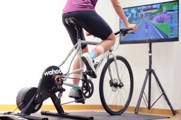 冬も夏もインドアライドで快適！　Zwiftを気軽に始めるなら「Wahoo KICKR CORE 2」