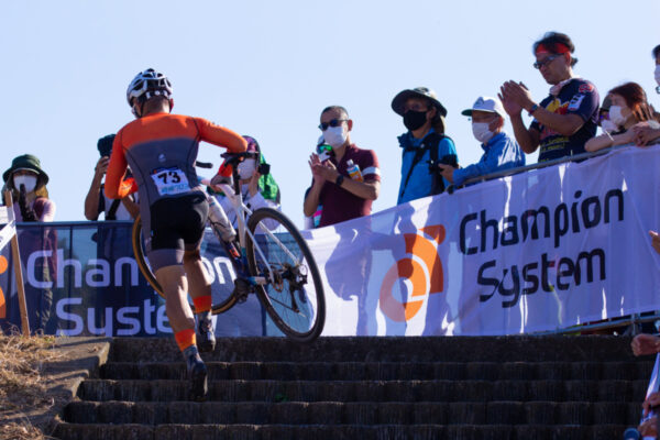 都心から至近のシクロクロス祭り「稲城クロス」12月21日開催　名物・店長＆社長選手権や充実のフードも